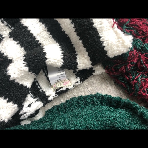 🆕New with tags FREE PEOPLE NOVA TASSEL SCARF - Picture 7 of 9